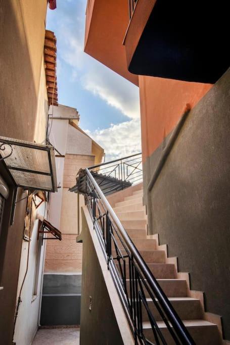 Family Home Next To City Hall Gazi Bagian luar foto